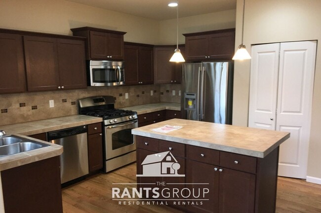 Building Photo - Spacious 4-Bedroom Craftsman Home in Lacey!