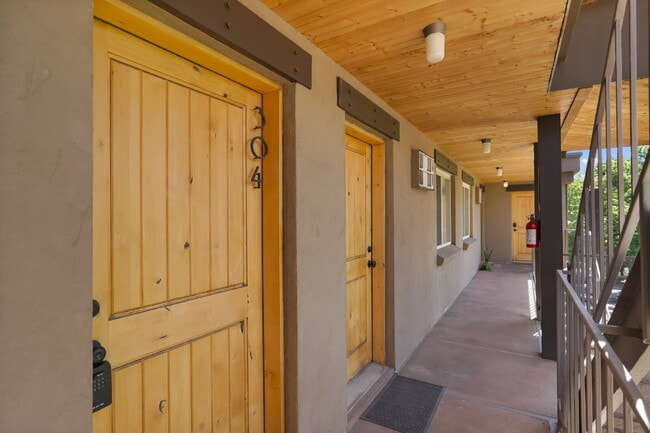 Building Photo - Affordable Lux One Bedroom in West Wash Park