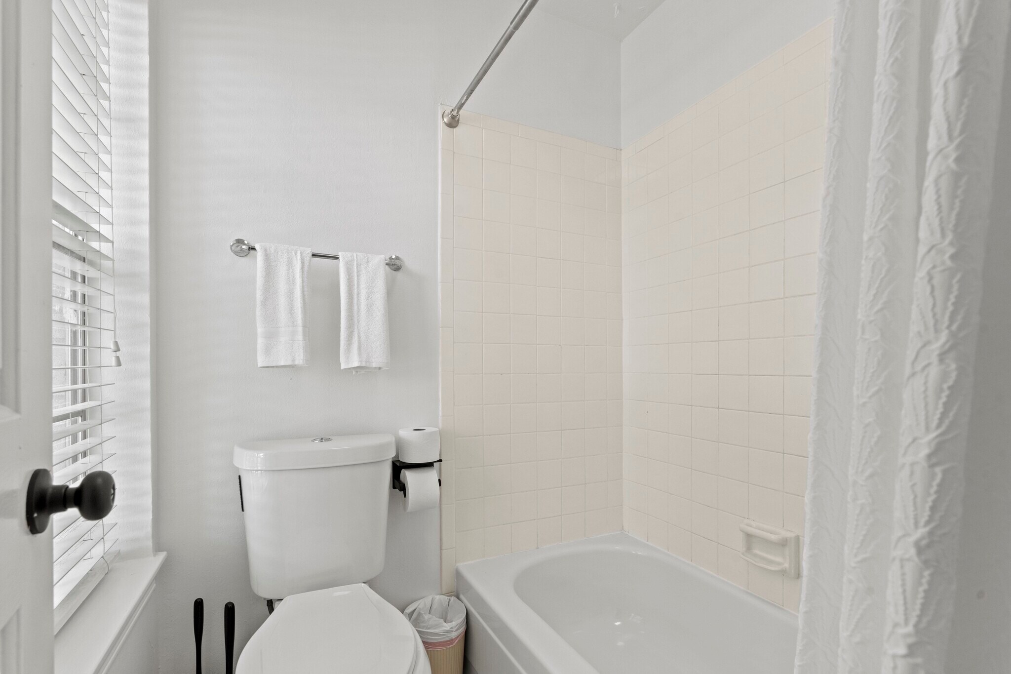 Building Photo - 604 Lochnell Dr