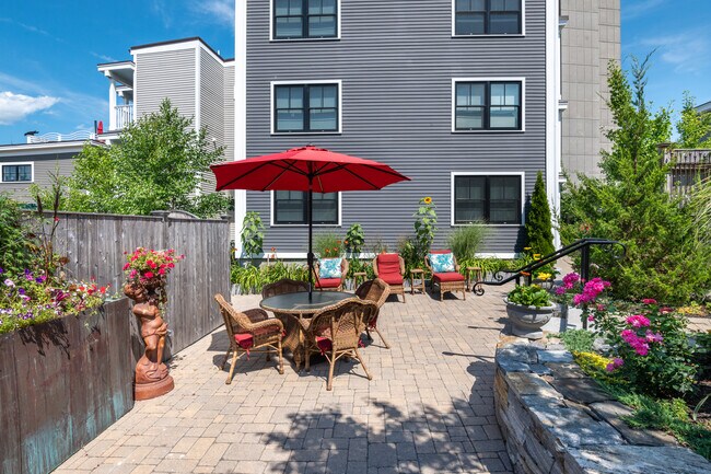 Building Photo - 229 Cumberland Ave