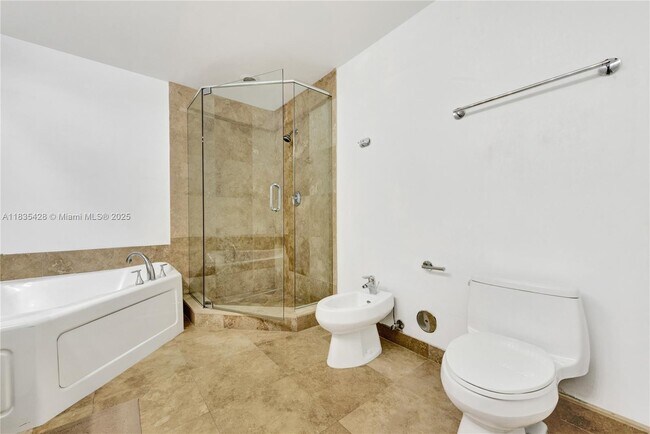 Building Photo - 3030 NE 188th St