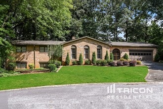 Building Photo - 361 Willow Glenn Dr