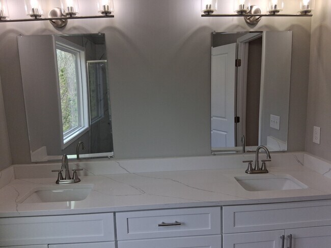 Building Photo - 3200 Tackett Rd