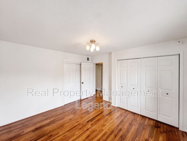 Building Photo - 4944 N Hall St