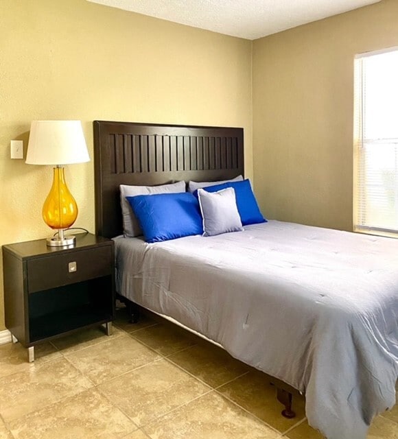 Building Photo - 1500 Oleander Dr