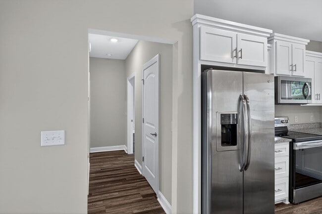 Building Photo - 3 Bedroom 2 Bathroom home in Pembroke GA - close to Ft. Stewart