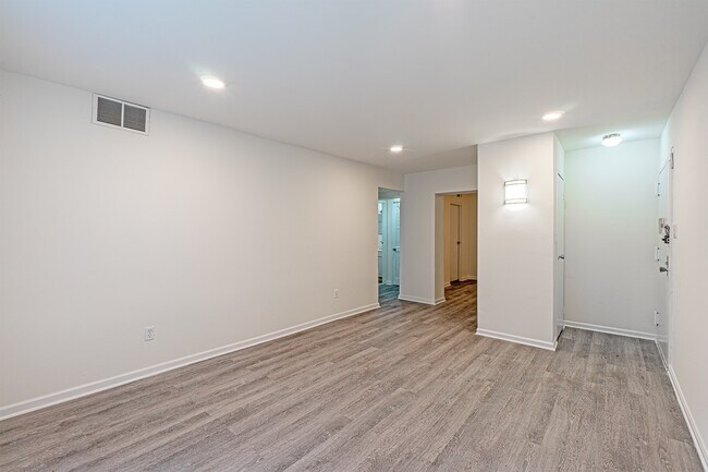 Building Photo - 6141 Edsall Rd