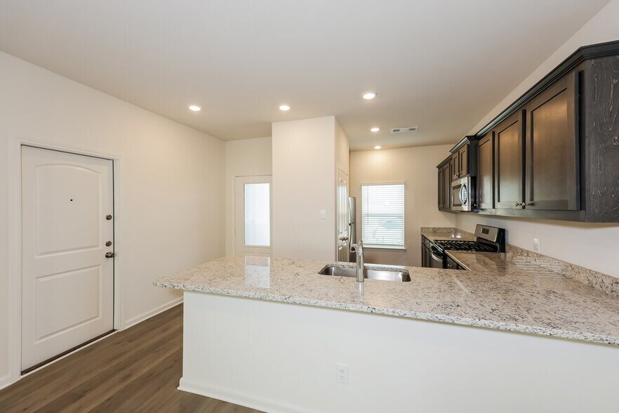 Building Photo - 9609 Klondike Dr