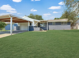 Building Photo - 411 W Douglas Dr