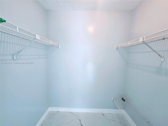 Building Photo - 20504 NE 9th Ct