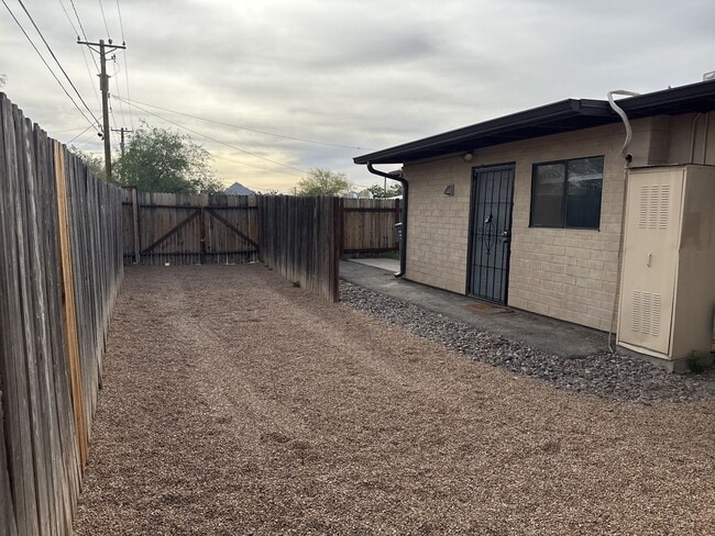 Building Photo - 4443 S 4th Ave