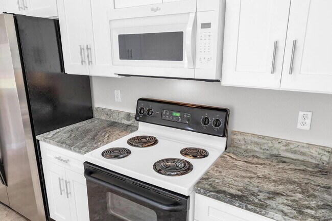 Building Photo - "Spacious 3-Bedroom Home with 2 Full Baths in the Heart of Palm Coast!"