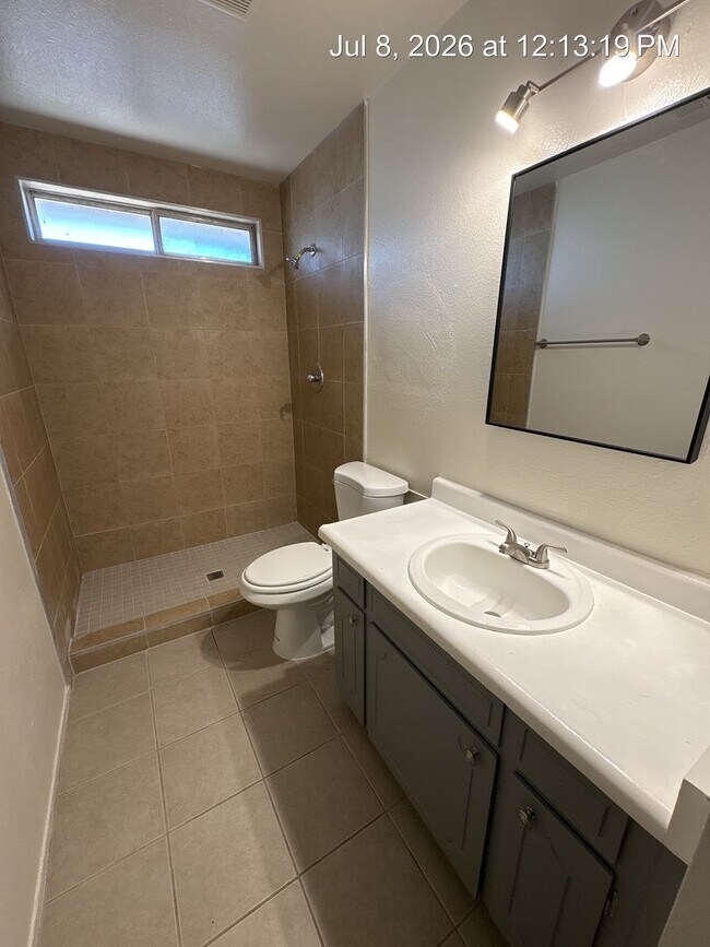 Building Photo - 3156