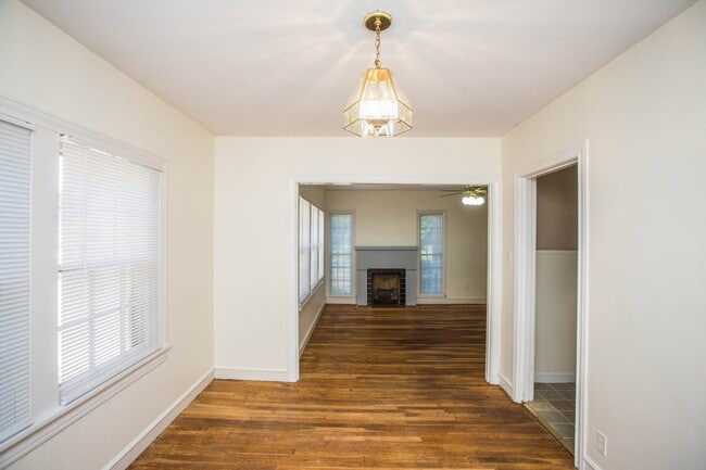 Building Photo - Pre Lease this Tech Terrace Beauty