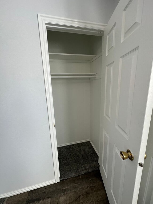 Building Photo - THIS IS A LEASE TAKEOVER, PLEASE CONTACT THE CURRENT TENANT, TANNER @ 801-688-4161 - Cute 3 Bed 1...