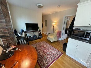 Building Photo - VERY NICE ONE BED IN NORTH END!!