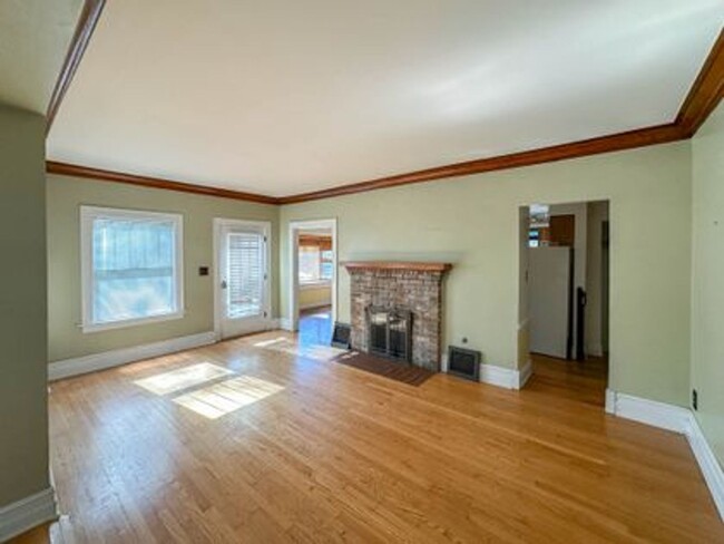 Building Photo - A beautiful and spacious rental home perfe...