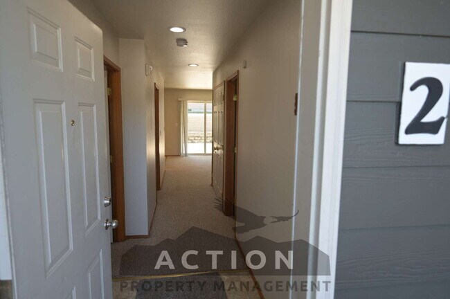 Building Photo - Super clean 2 bed 1 bath apartment in Port...