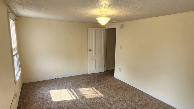Building Photo - Single Family Three Bedroom Home in Salama...