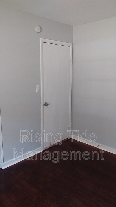 Building Photo - 825 Sherwood Forest Dr