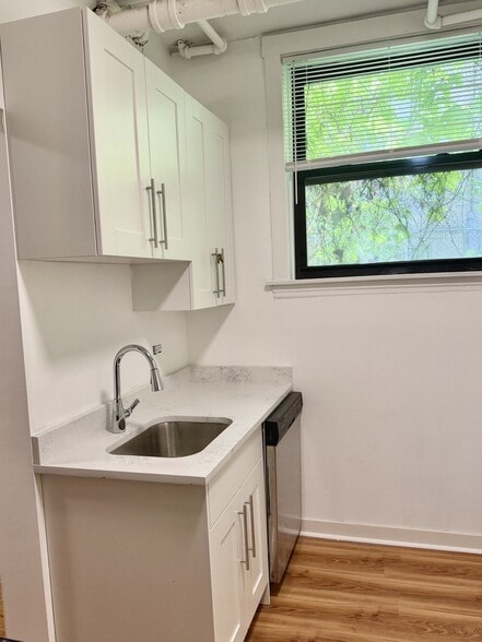 Building Photo - 1350 W Hood Ave