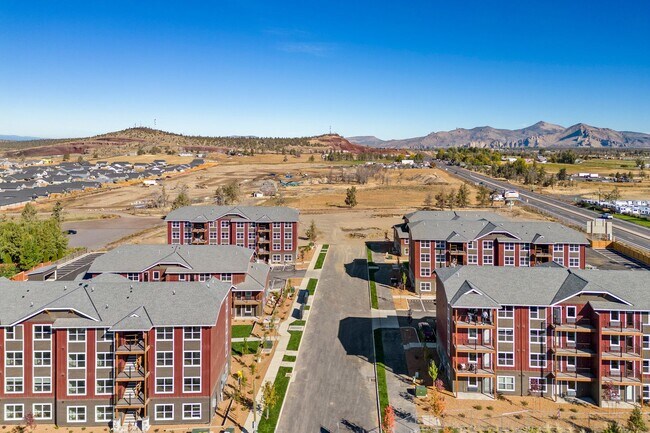 Building Photo - Spring Into Savings: $500 Rent Credit & $5...