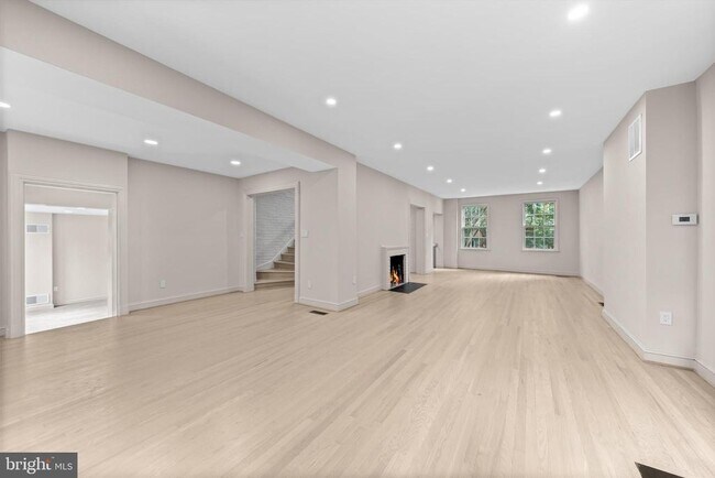 Building Photo - 1525 35th St NW