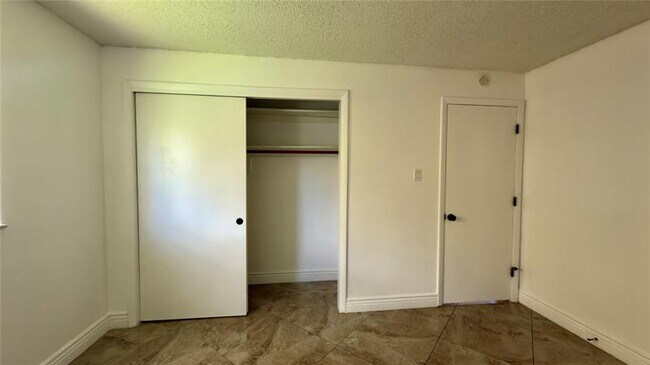 Building Photo - 6957 NW 9th Ct