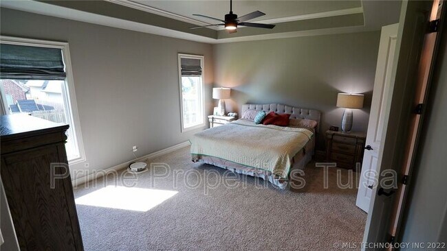 Building Photo - 12912 S 6th St