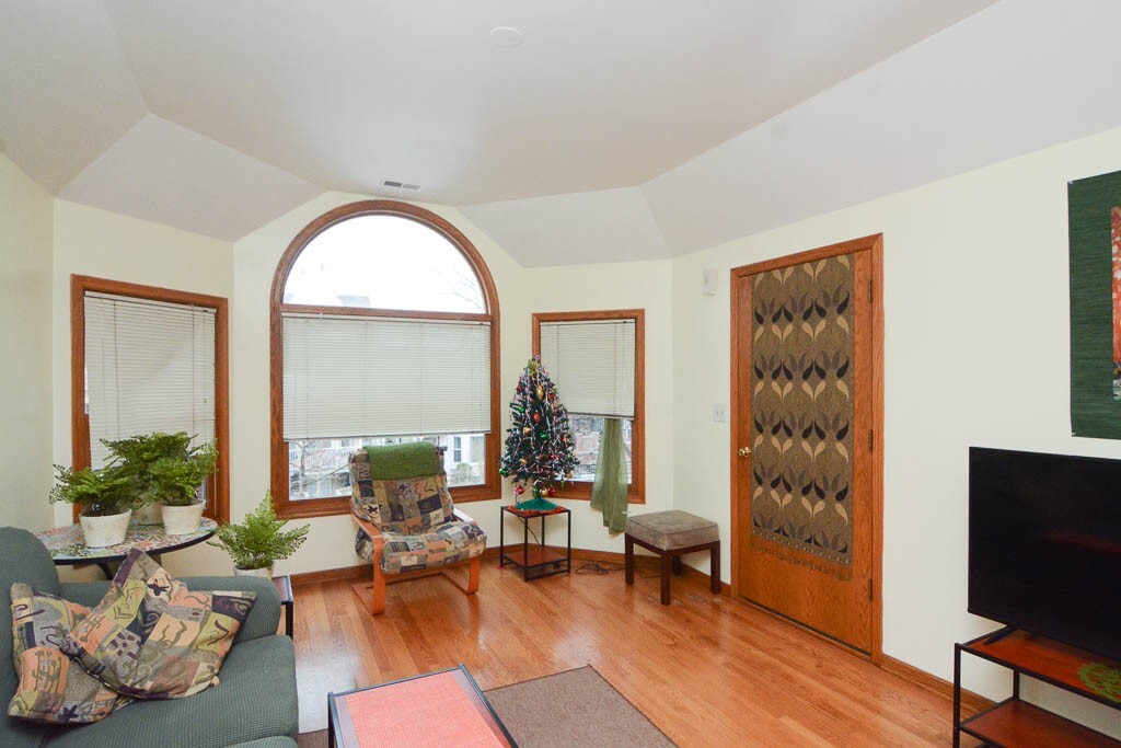 Building Photo - 3713 N Janssen Ave