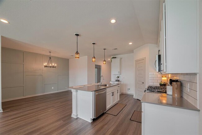 Building Photo - 14519 Sweetwater Dr
