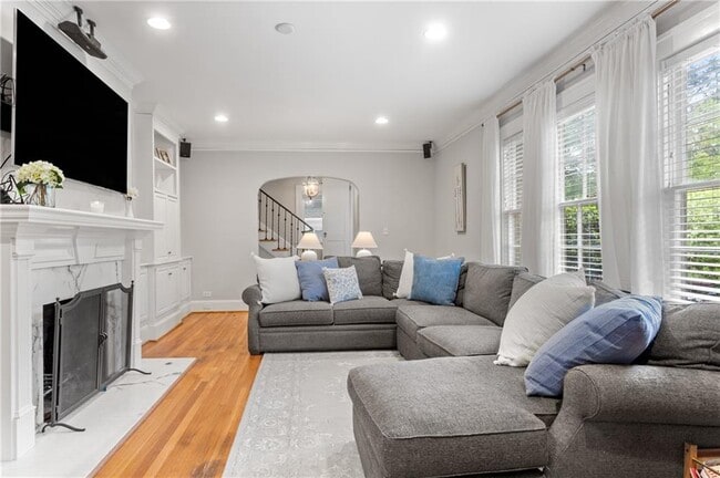 Building Photo - 685 E Morningside Dr NE