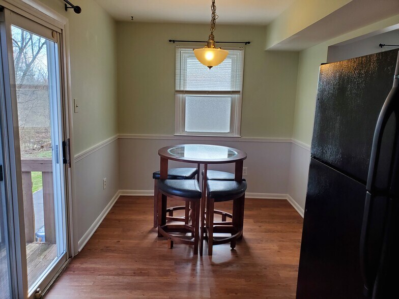 Building Photo - 717 Willow St