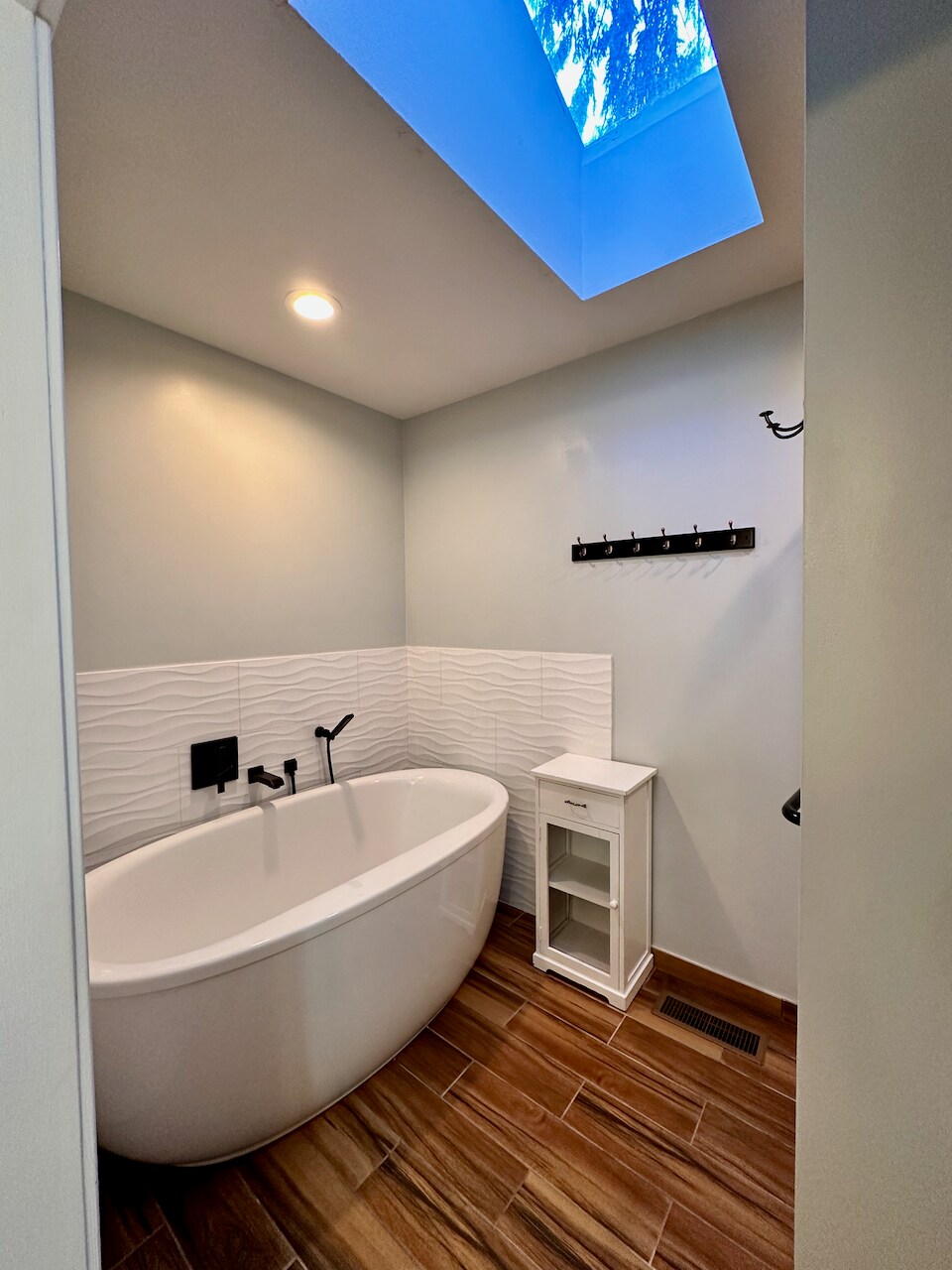 upstairs master bathroom - 1647 Jeannette Plz NW