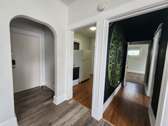 Building Photo - MonARLi 12-Plex