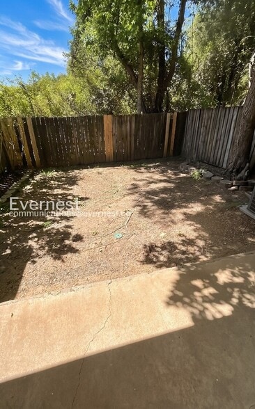 Building Photo - 128 Rocky Ridge Dr