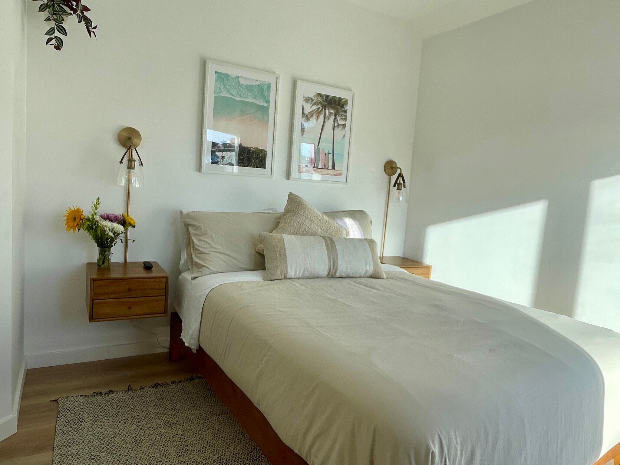 Comfortable, queen-sized hybrid spring/foam mattress - 4661 Berwick Dr