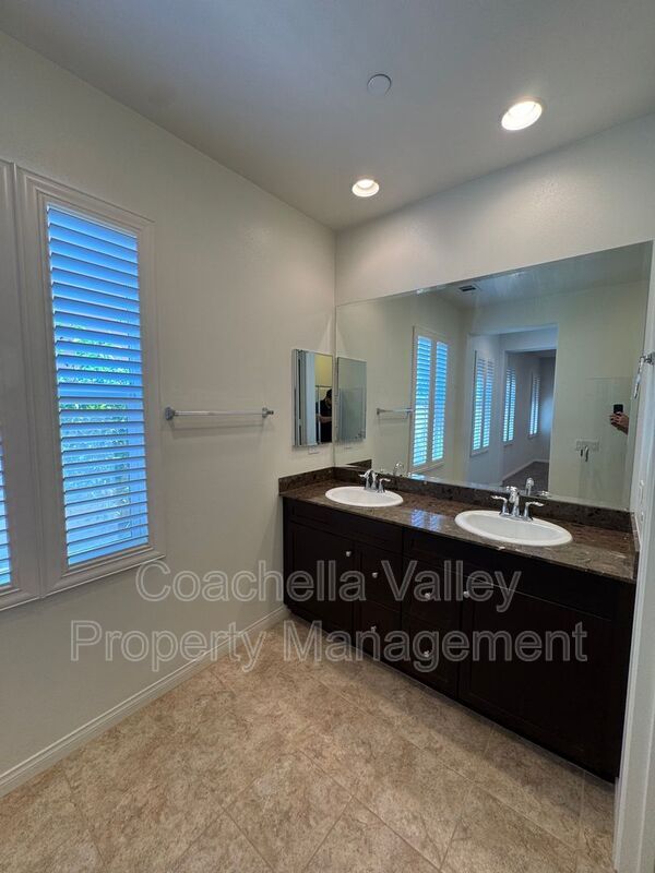 Building Photo - 74049 Kingston Ct W