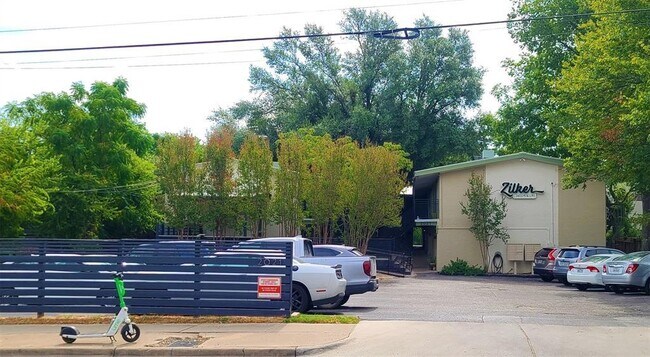 Building Photo - 2021 Bluebonnet Ln