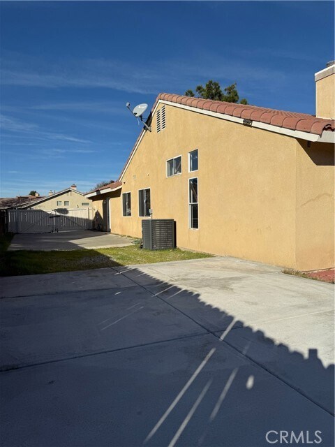 Building Photo - 44762 Shadowcrest Dr