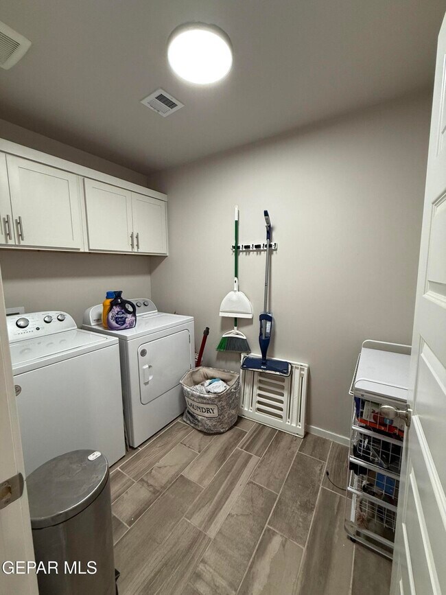 Building Photo - 13841 Paseo Central Ave