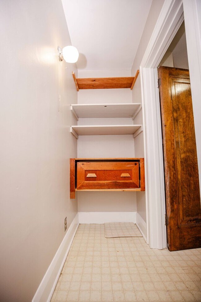 Building Photo - Beautiful two bedroom home with bonus room, fenced in back yard, garage, and full basement!