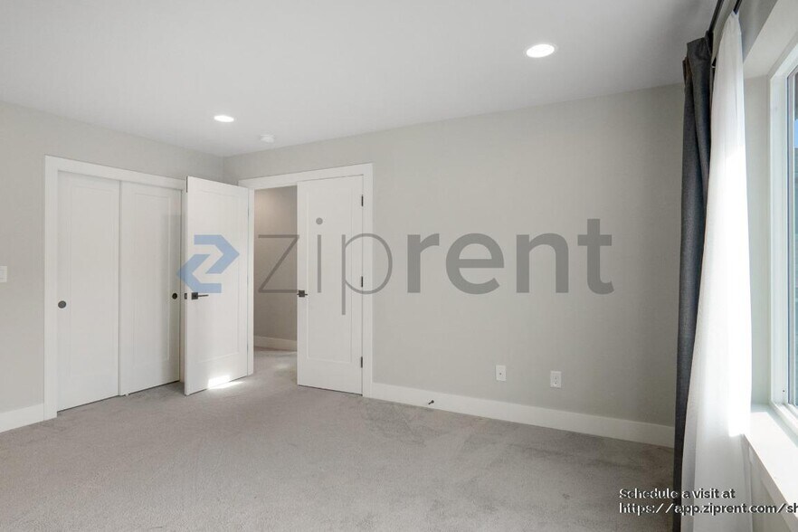 Building Photo - 3422 S 164th St