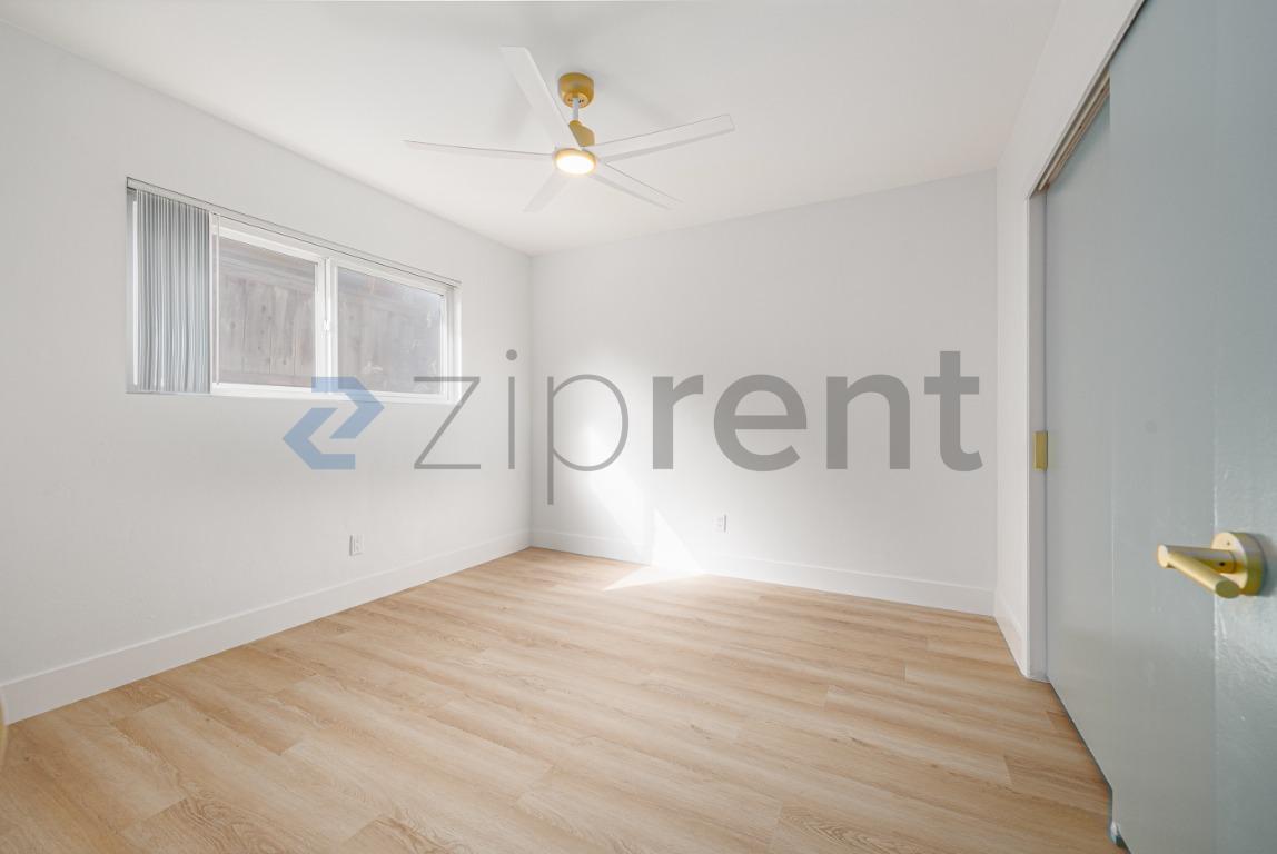 Building Photo - Unit