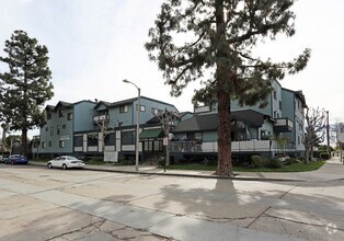 Building Photo - 802 E. Pine St.