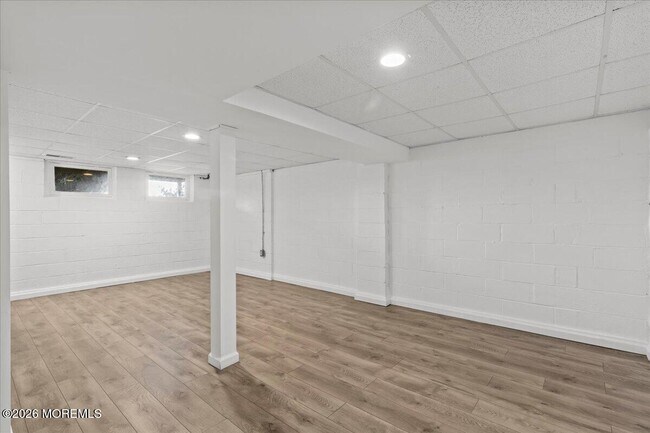 Building Photo - 8 Primrose Ln