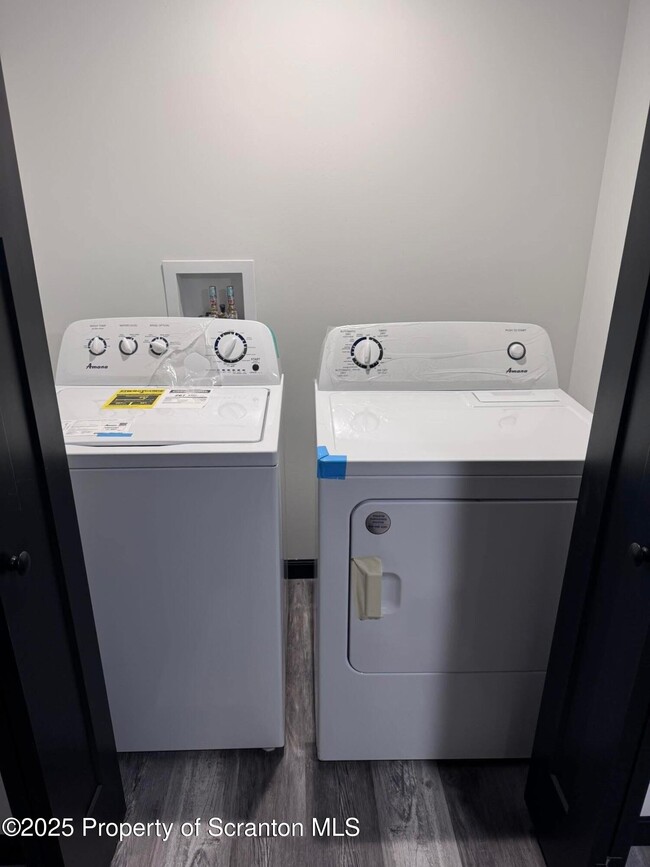 Building Photo - 901 S Valley Ave