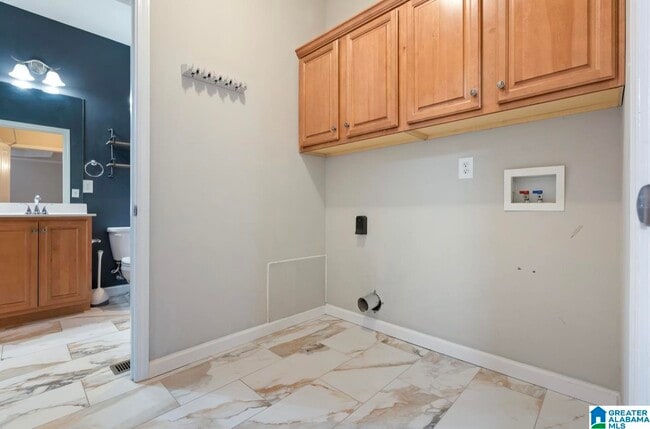 Building Photo - 504 Rolling Hills Dr