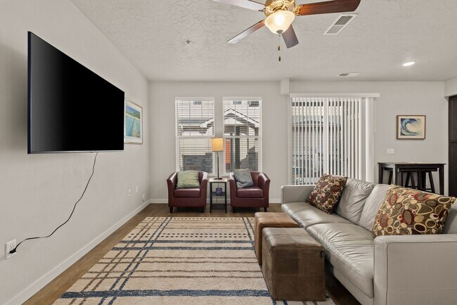 Building Photo - Beautiful Home in Garden City!