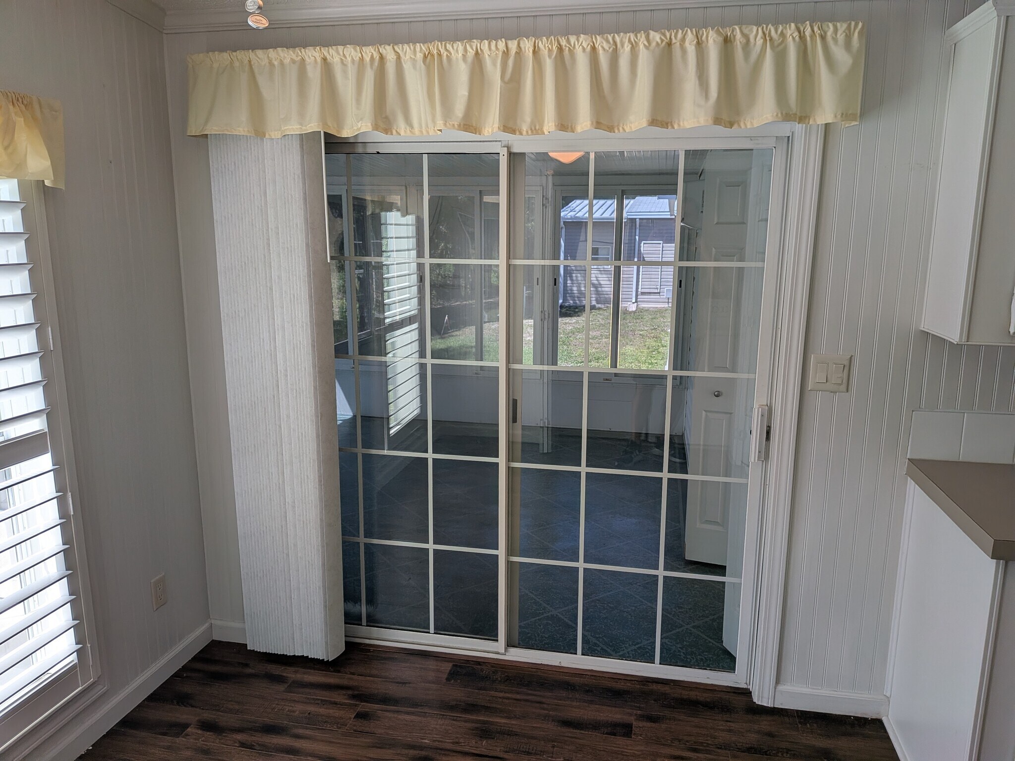 Building Photo - 215 Tiger Lilly Dr